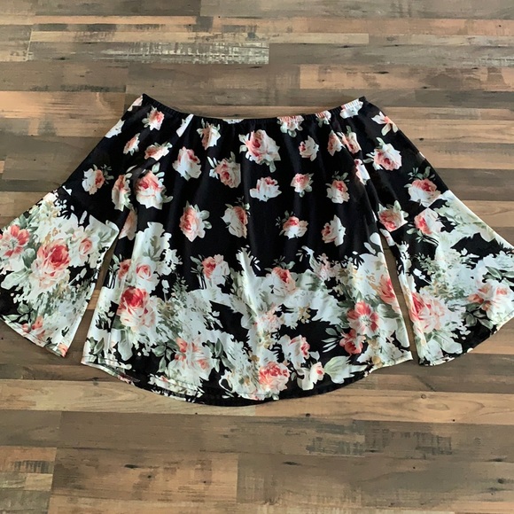 VENUS Tops - 6/$25 ❌